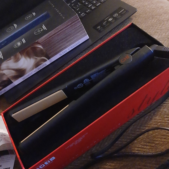 BRAND NEW STRAIGHTNER BY MIDNIGHT MATTE, HIGH QUILTY PLUS MANY MORE!!! - Picture 3 of 16